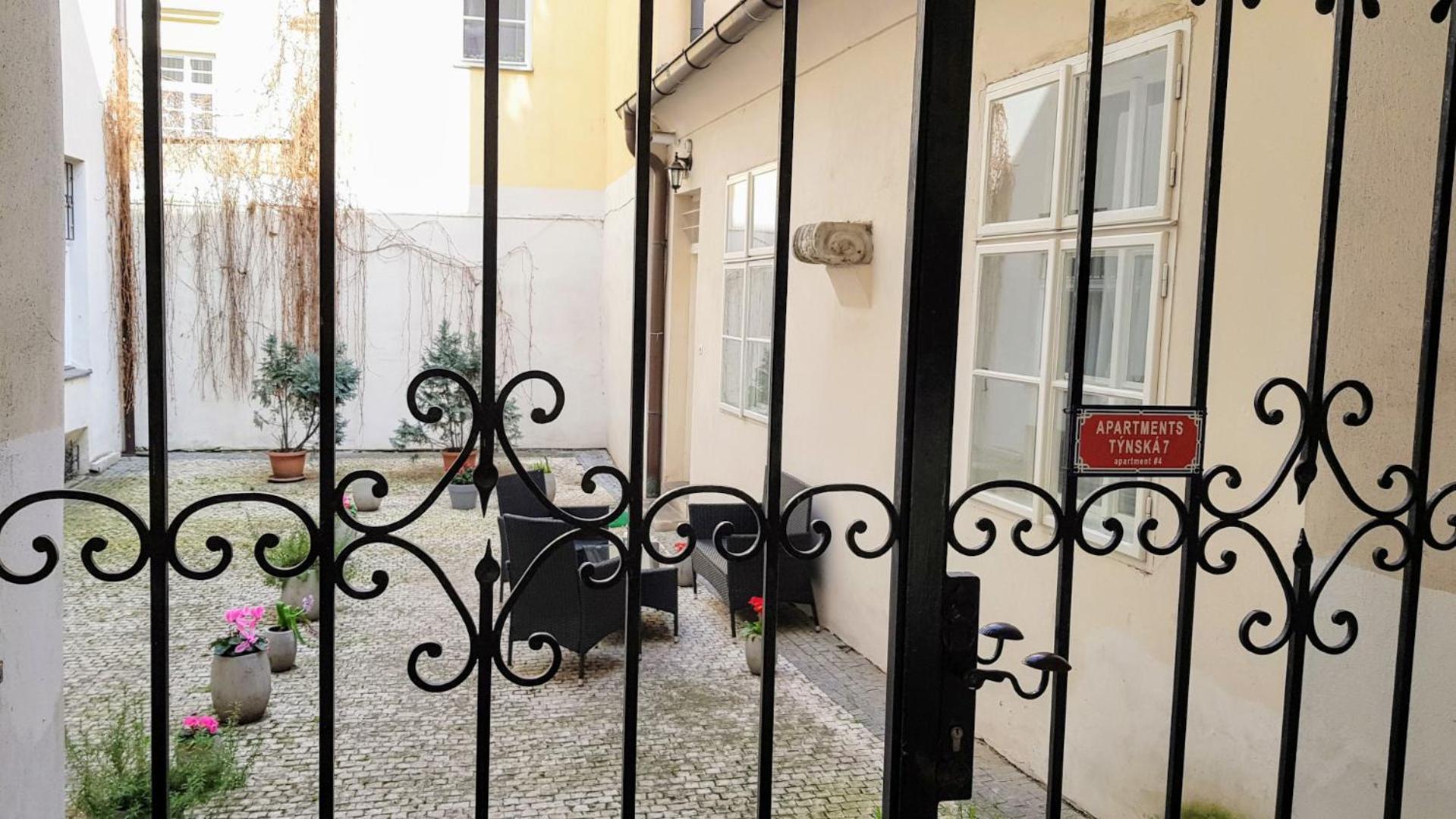 Apartments Tynska 7 Prague Luaran gambar