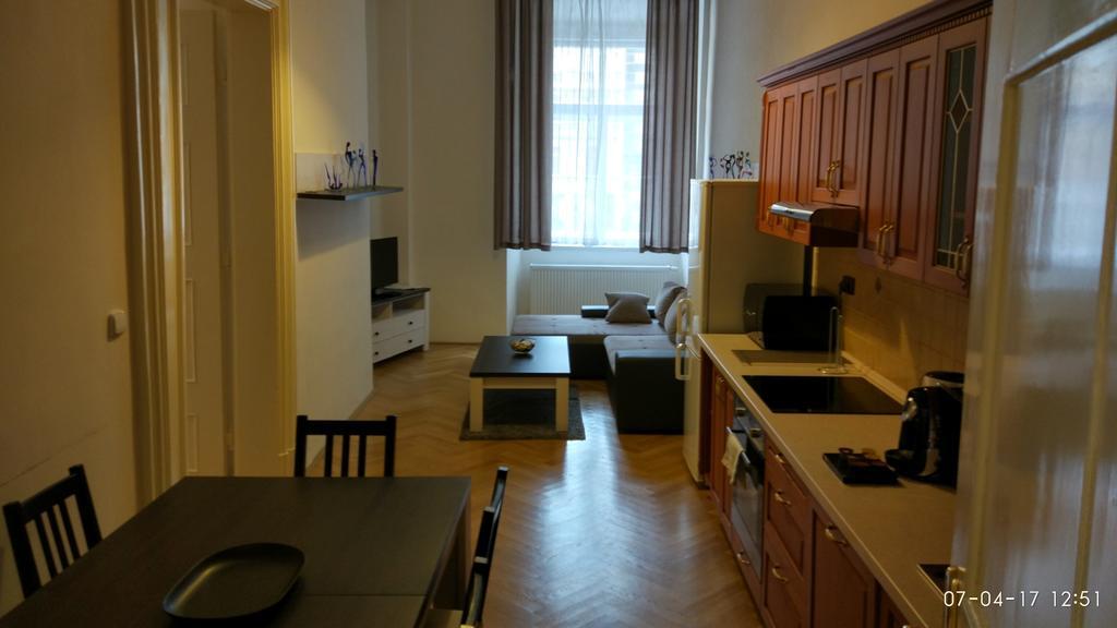 Apartments Tynska 7 Prague Luaran gambar