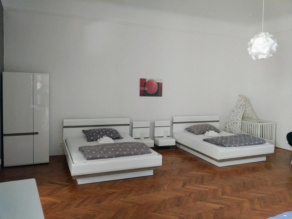 Apartments Tynska 7 Prague Luaran gambar