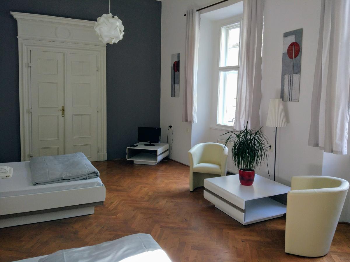 Apartments Tynska 7 Prague Luaran gambar