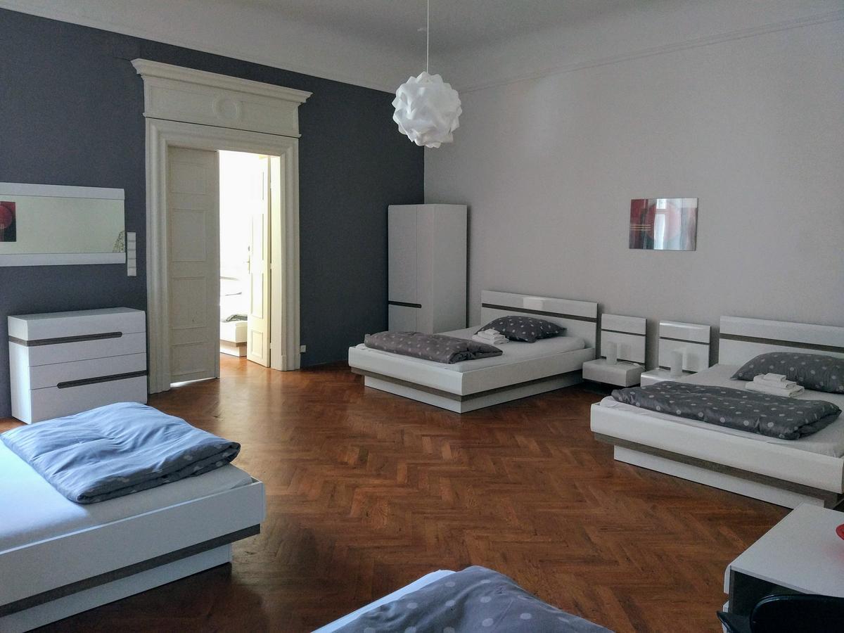 Apartments Tynska 7 Prague Luaran gambar