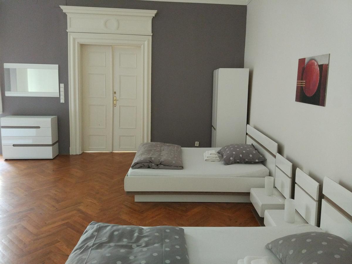 Apartments Tynska 7 Prague Luaran gambar