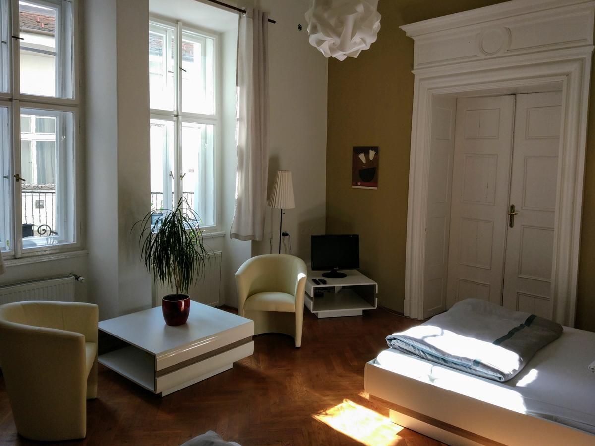 Apartments Tynska 7 Prague Luaran gambar