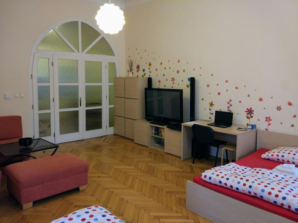 Apartments Tynska 7 Prague Luaran gambar